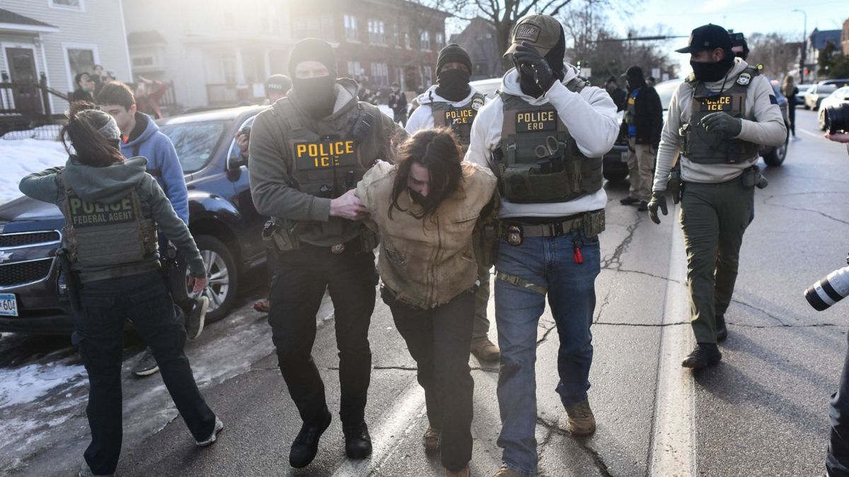Mujer detenida por ICE (imagen de referencia)