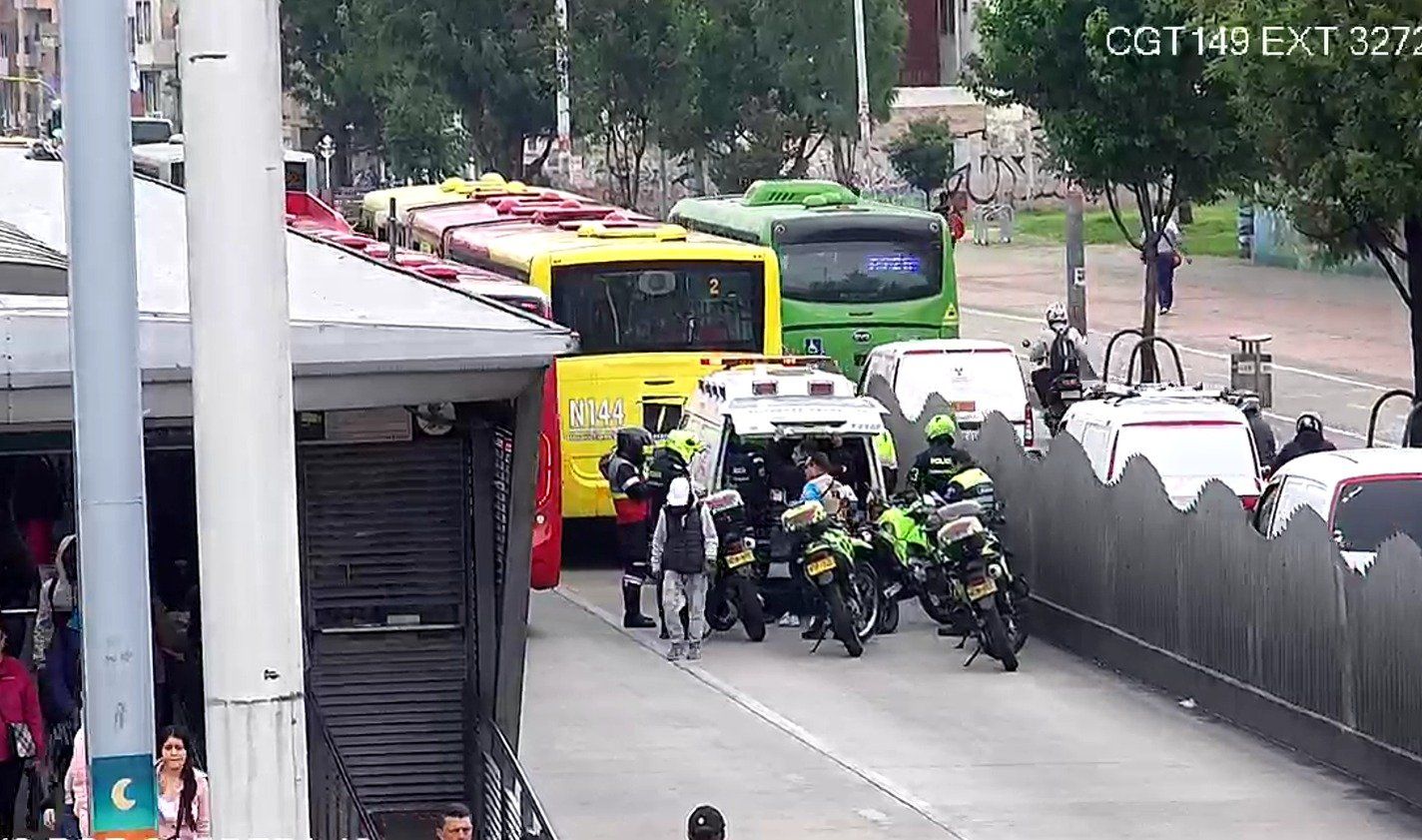 Bus de Transmilenio atropelló a un peatón en la Primero de Mayo