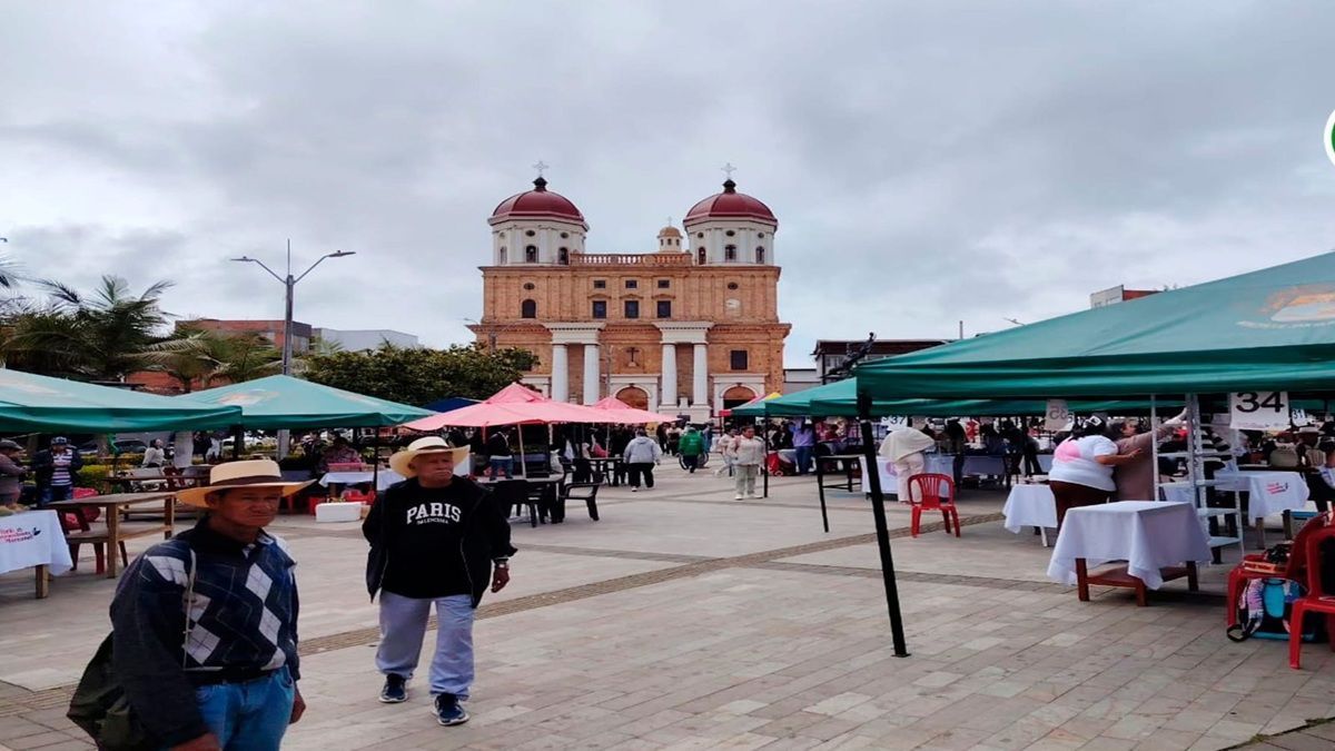 Comerciantes de Santa Rosa de Osos (Antioquia) denuncian desalojo y abandono de la histórica plaza de mercado
