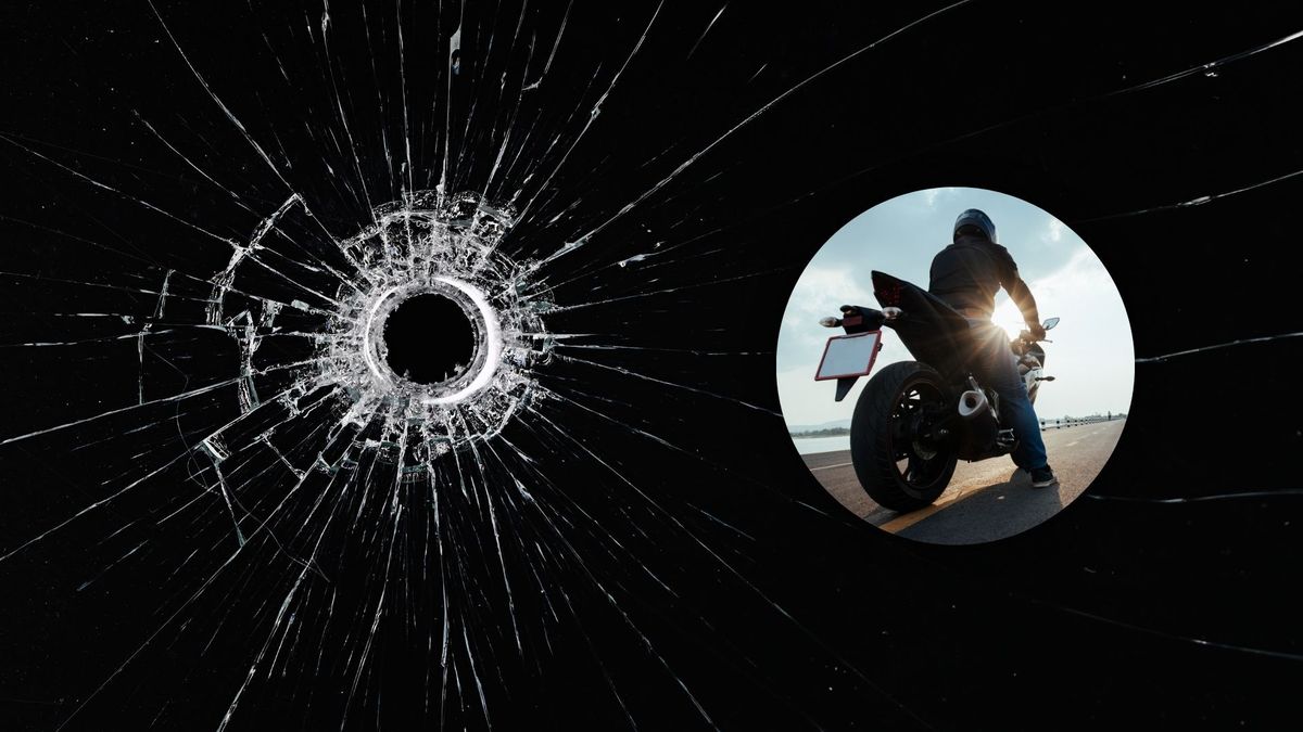 Imagen ilustrativa de un impacto de bala y una motocicleta