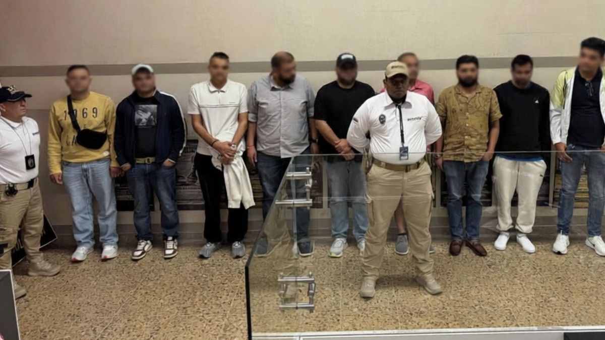 Continúan las labores rigurosas para detectar a extranjeros que intentan ingresar por el aeropuerto de Antioquia con fines ilegales.