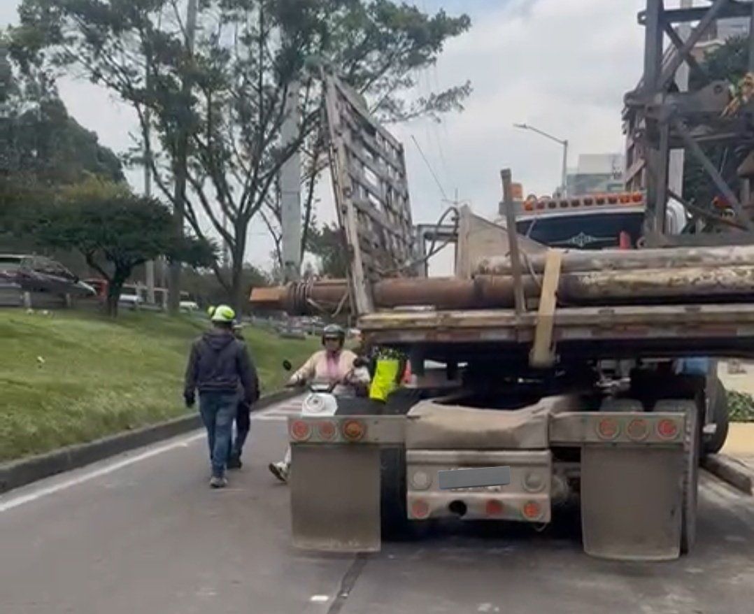 Carga caída en la Autonorte con calle 117