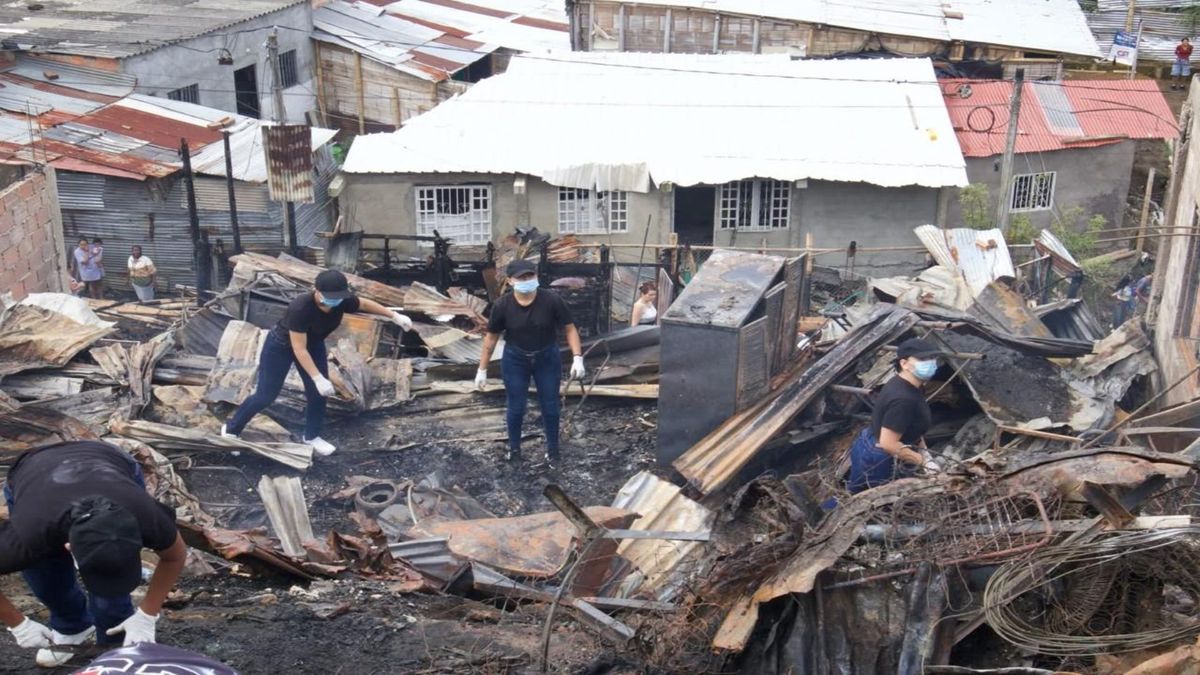 Habitantes del barrio Nuevo Armenia piden ayuda para levantar de nuevo las viviendas que quedaron calcinadas.