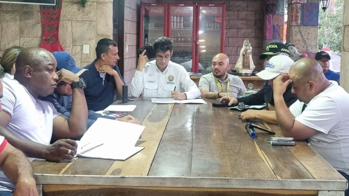 Reunión en el peaje de Curití, Santander