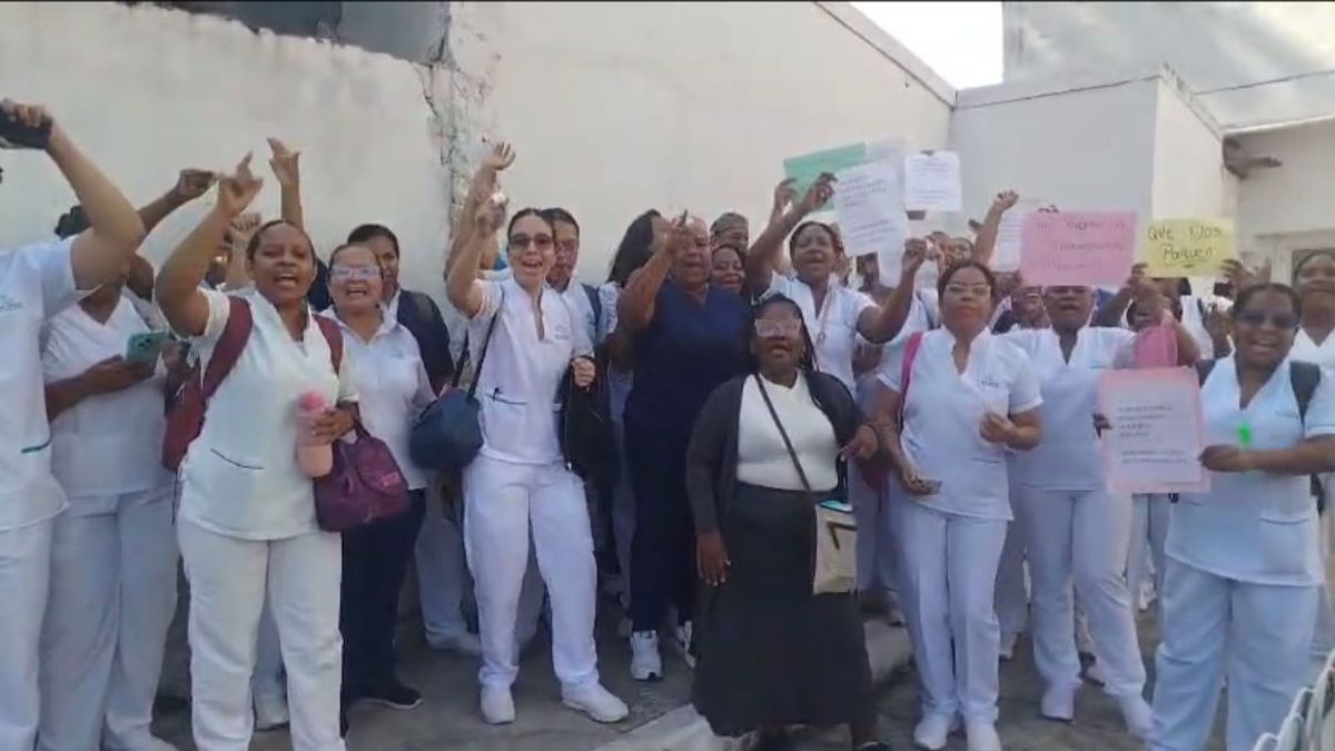 Trabajadores del Hospital de Bocagrande protestan por falta de pagos
