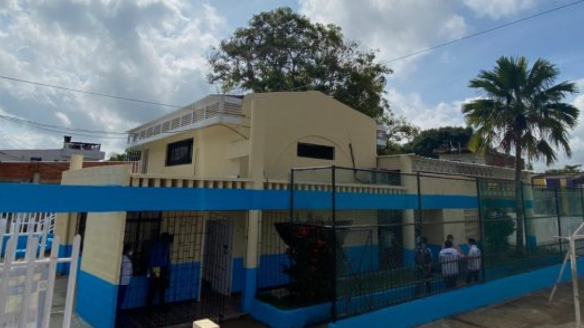 Tras protestas de padres, Distrito adecuará salones para garantizar clases presenciales en Pasacaballos