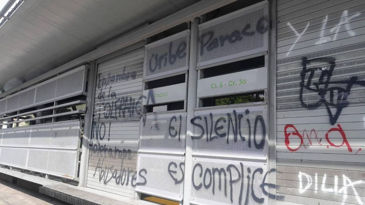 Estudiantes de Univalle vandalizaron estaciones del MIO