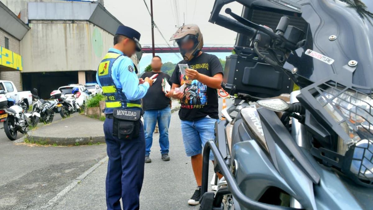Agentes de tránsito en Pereira.jpg