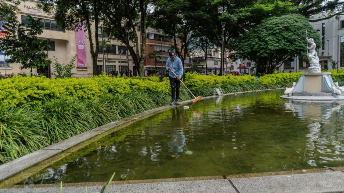 Jornada embellecimiento en la Plaza de Bolívar en Ibagué