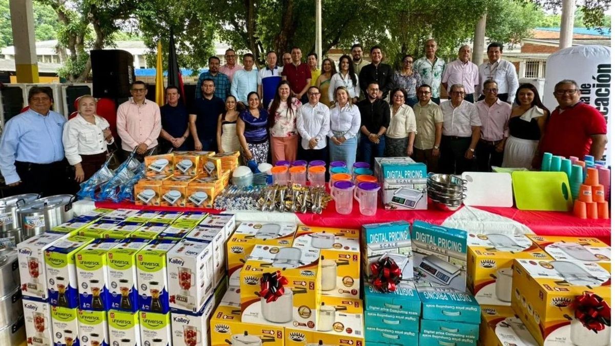 Entrega de menaje para el PAE en Cúcuta