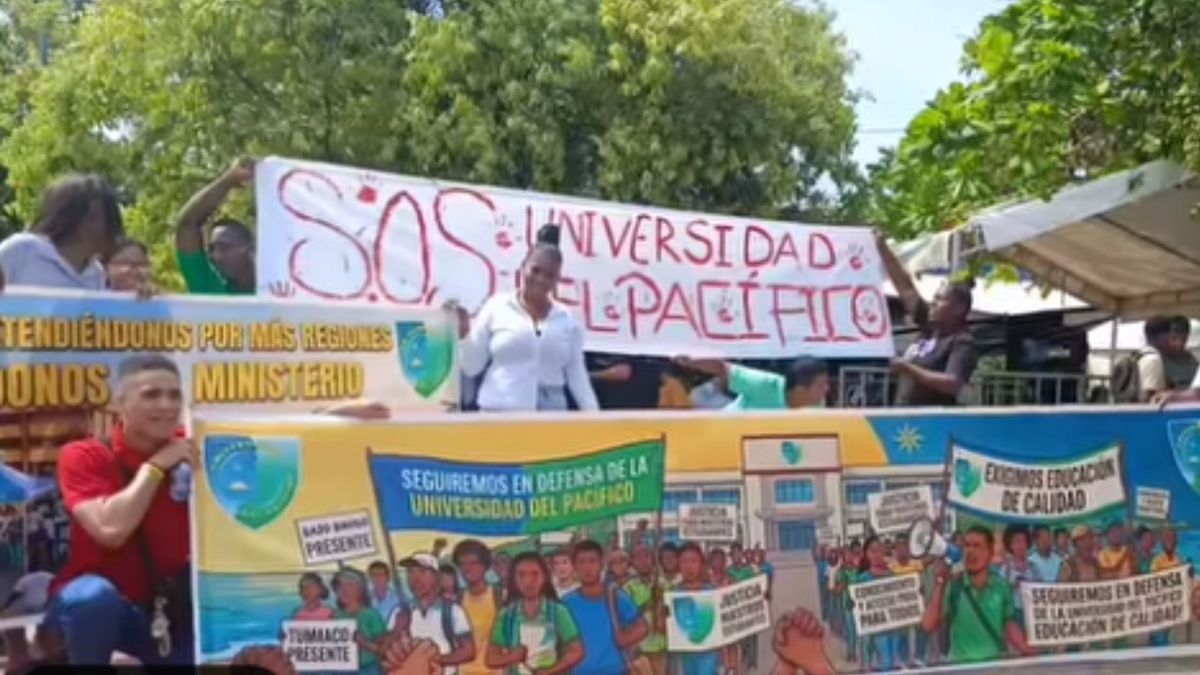protestan por irregularidades administrativas y académicas.