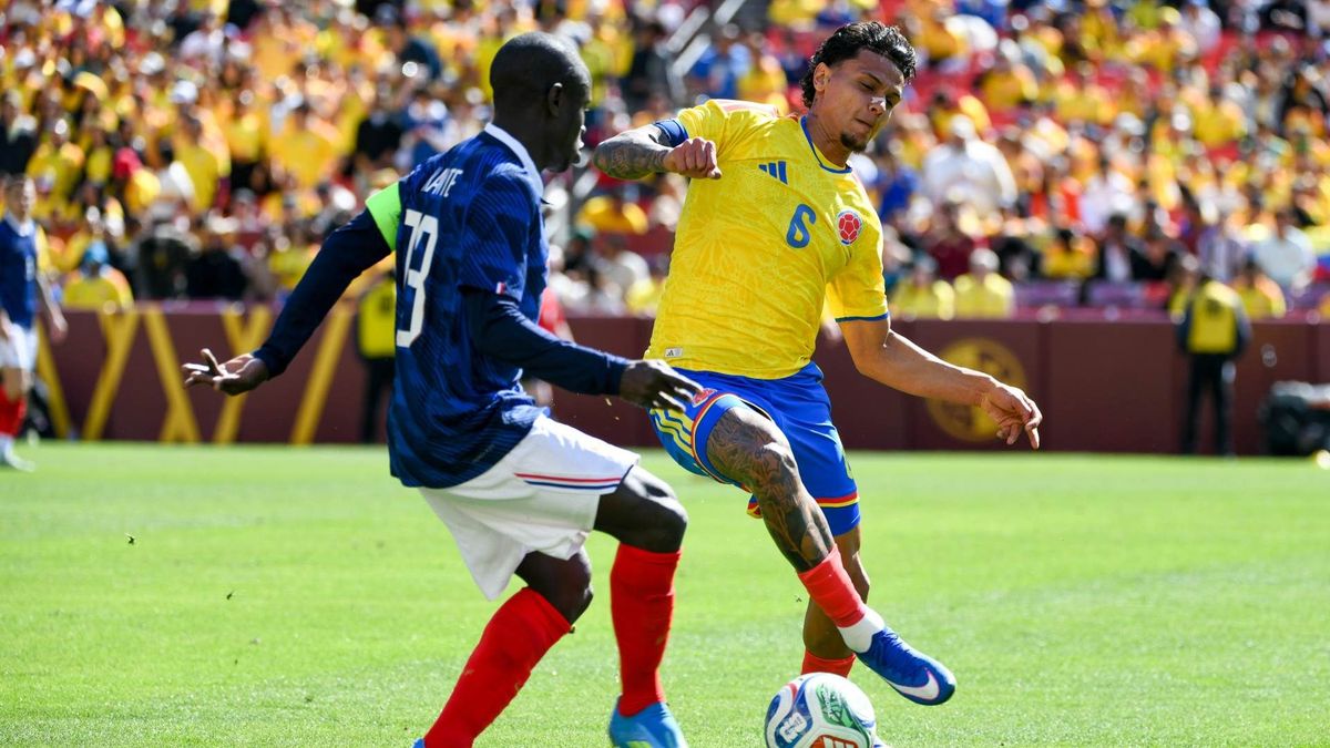 Kanté y Richard Ríos. Colombia vs Francia