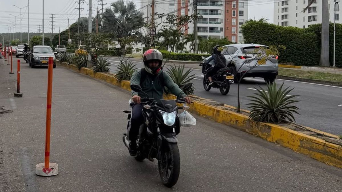 Vehículos circulando por vías de Cúcuta