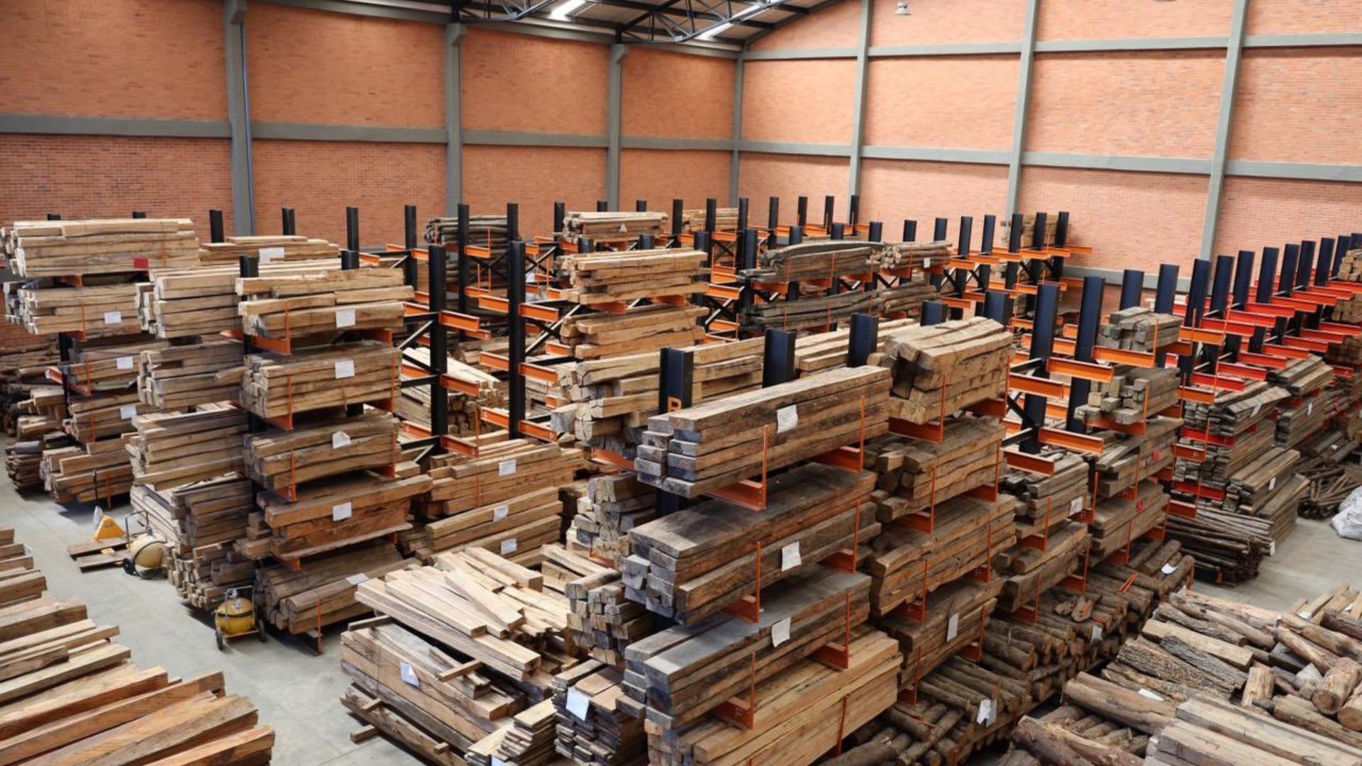 ¿Qué pasa con la madera decomisada por la CAR en Colombia?