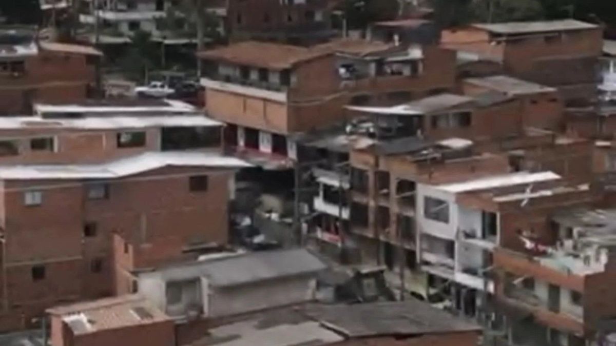 Cámaras del miedo: así funciona el circuito cerrado de vigilancia criminal en un barrio de Medellín