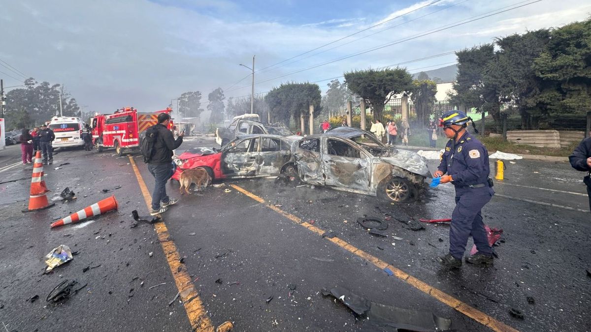 Vehículos incinerados en el accidente de tránsito en peaje Casablanca