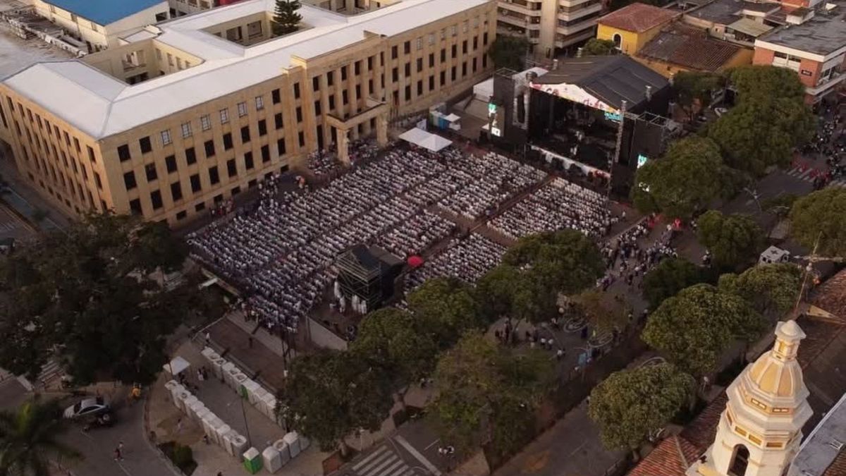 Plaza cívica Luis Carlos Galán Sarmiento de Bucaramanga en Bucara Santa 2026
