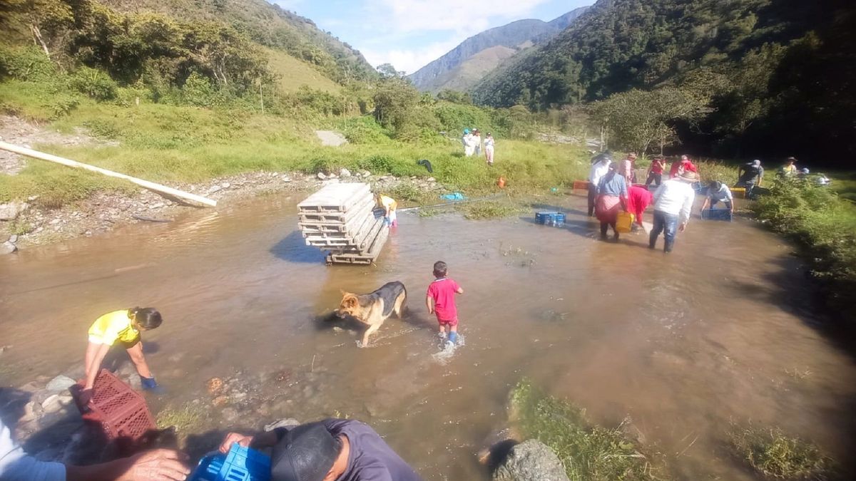 Lluvias provocan deslizamientos y caída de rocas en vías de Santander