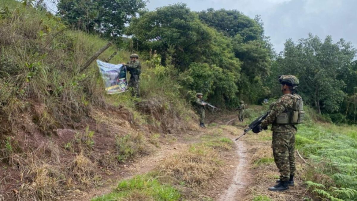 Pancartas de disidencias de las Farc