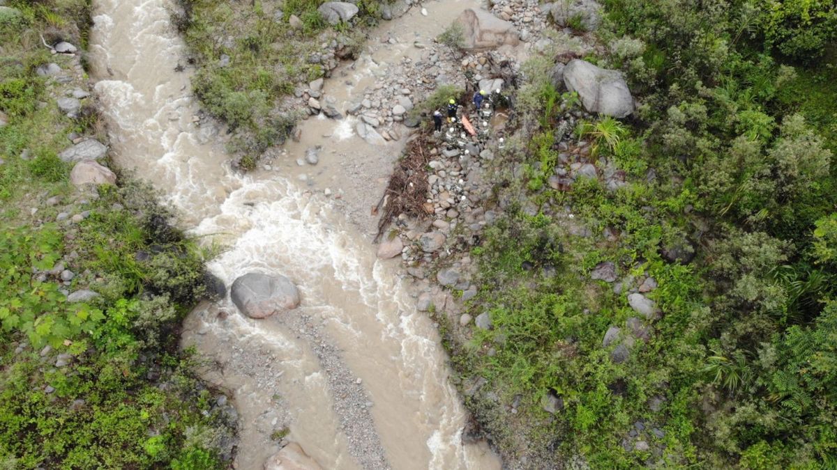 Río en Colombia con creciente súbita