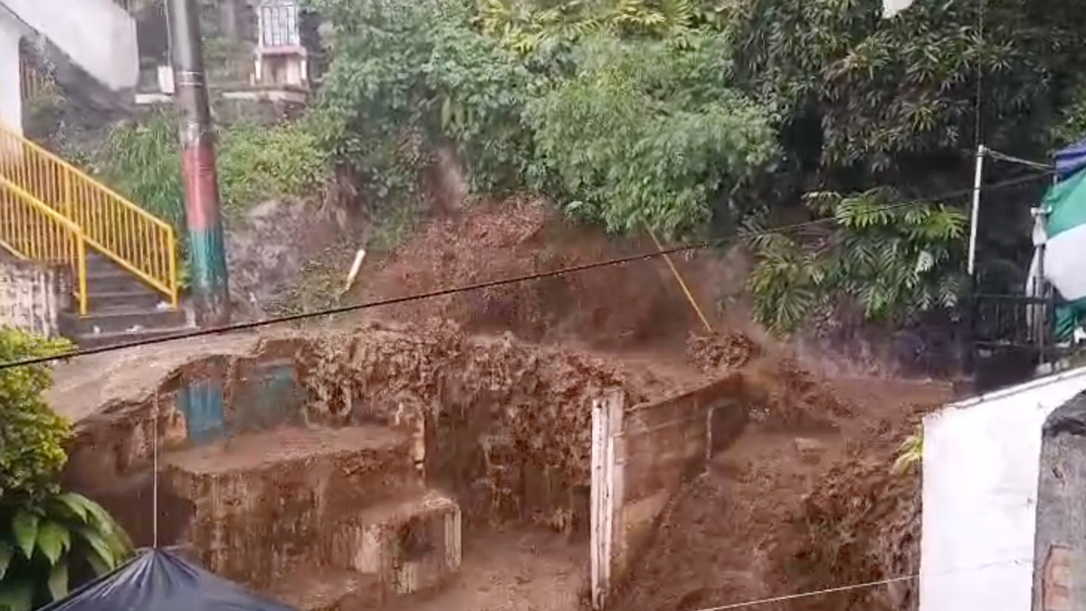 Desbordamiento de la quebrada la máquina en Manrique