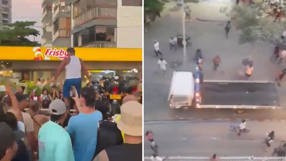 Ciudadanos bajando motos de grúa en Santa Marta