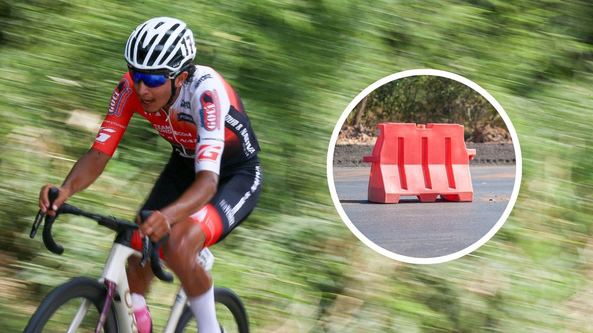 Ciclista corriendo carrera y señal de cierre de vía