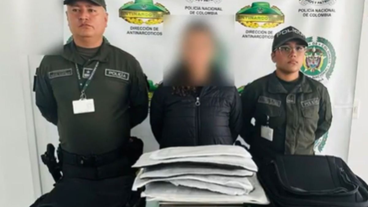 Capturan a dos mujeres en Palonegro cuando intentaban salir del país con droga