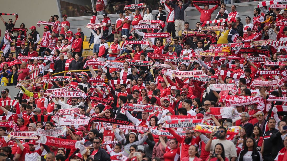 Hinchada de Santa Fe en El Campín