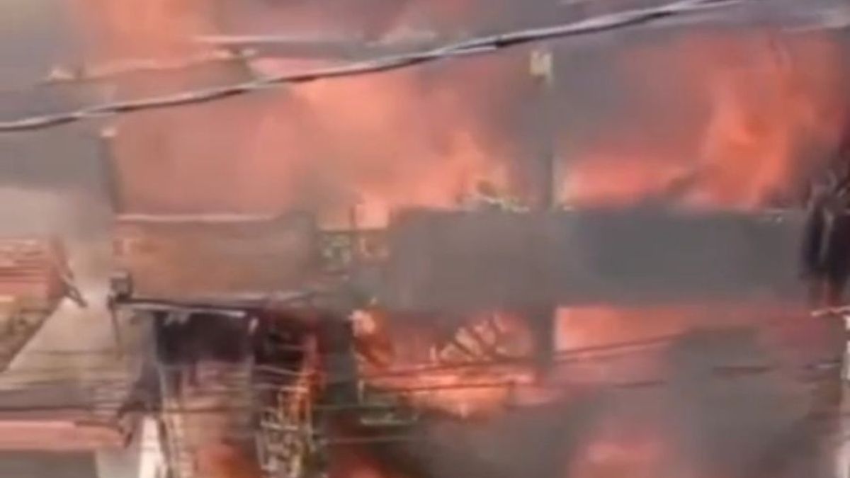 Lo perdió todo: El drama de la propietaria de una casa tras voraz incendio en el barrio Manrique de Medellín