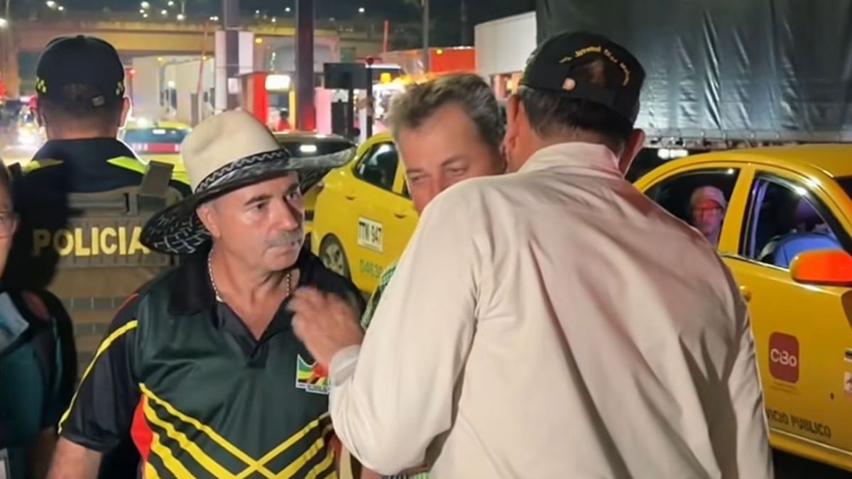 Diálogo del gobernador de Santander con líderes campesinos