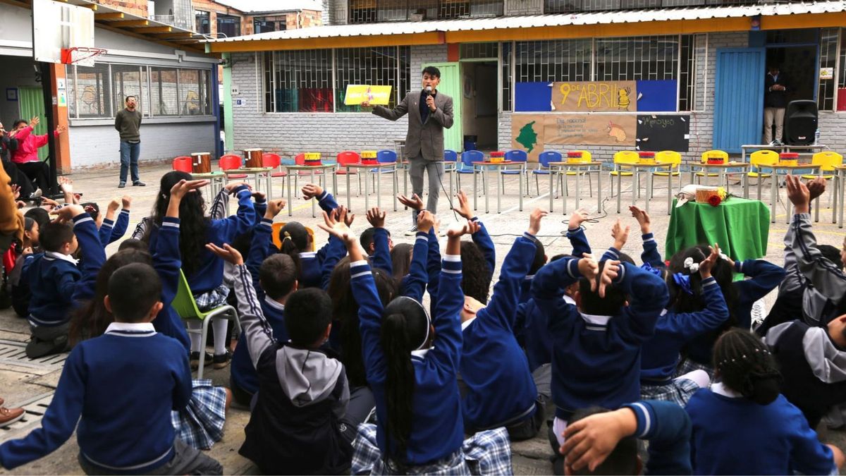 Menores en colegio público de Bogotá