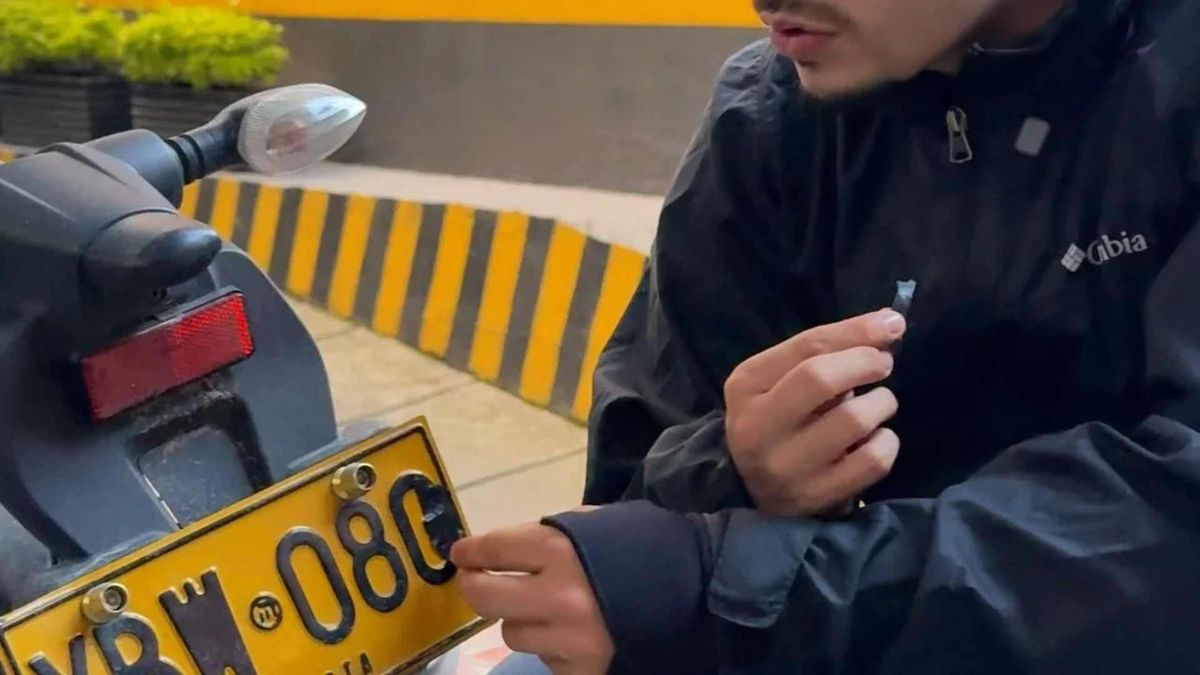 Motos con placas modificadas en Bogotá