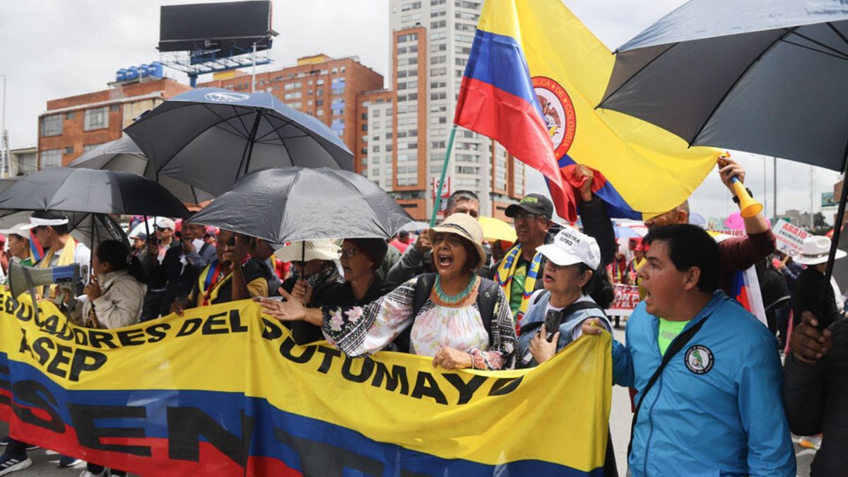 Paro de maestros en Ibagué deja a 60.000 estudiantes sin clase