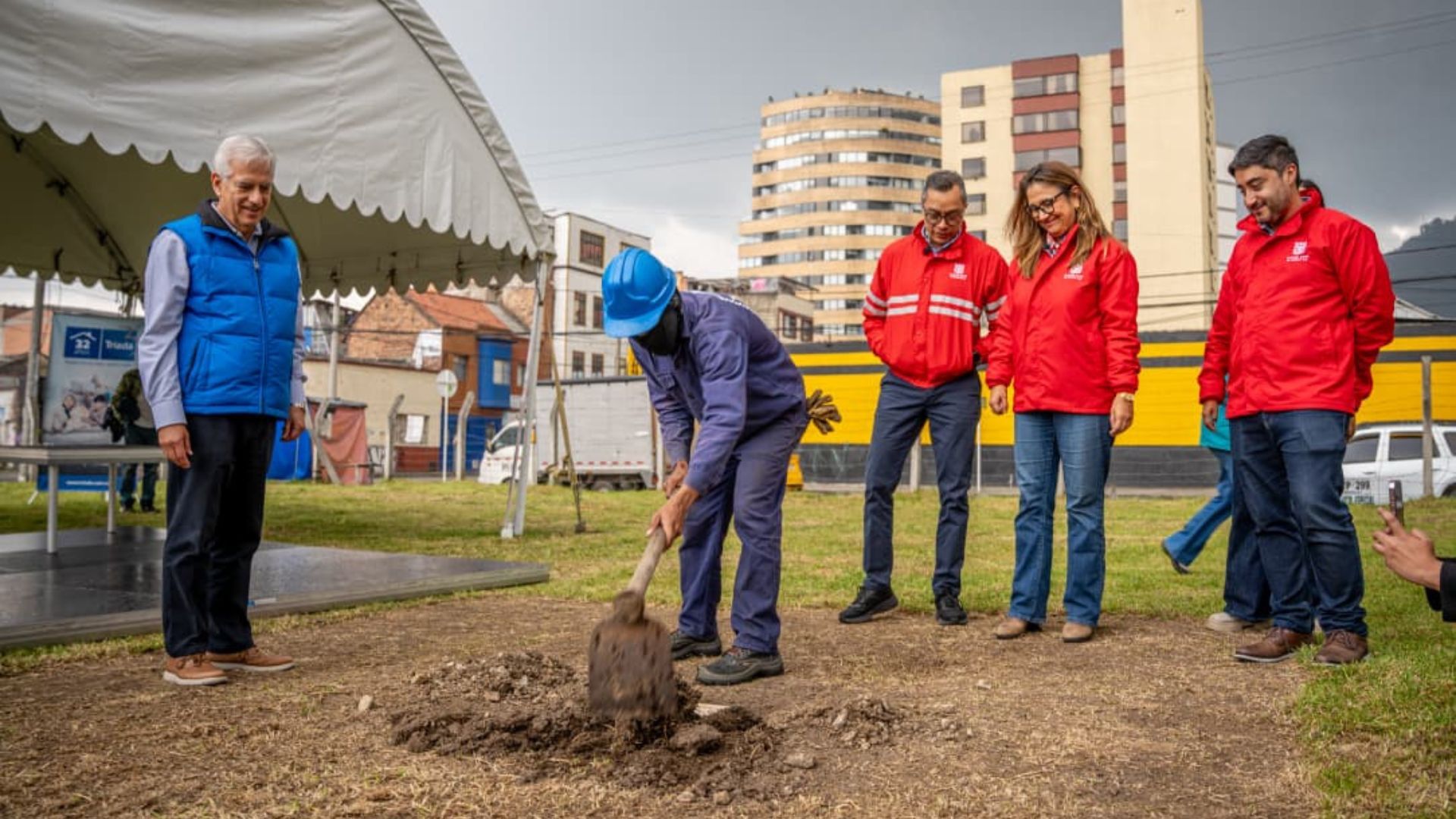 ¿Dónde queda el proyecto Renacer Central en Bogotá y qué beneficios tendrá?
