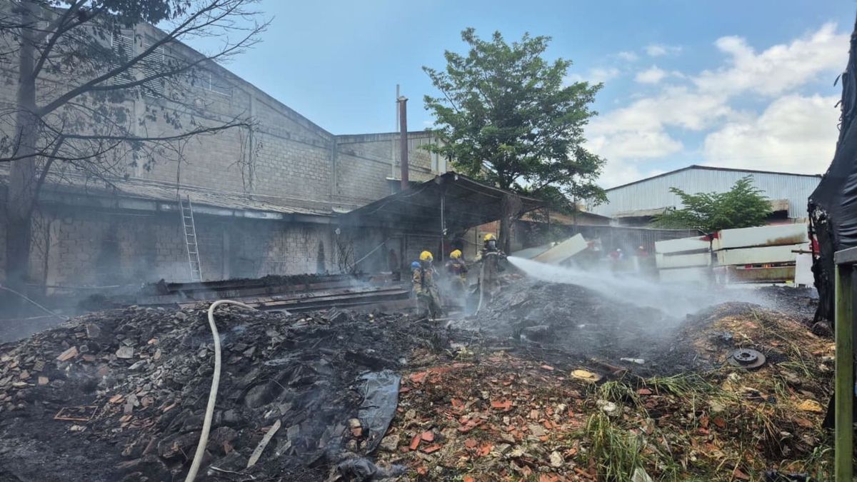 Incendio en zona industrial de cartagena