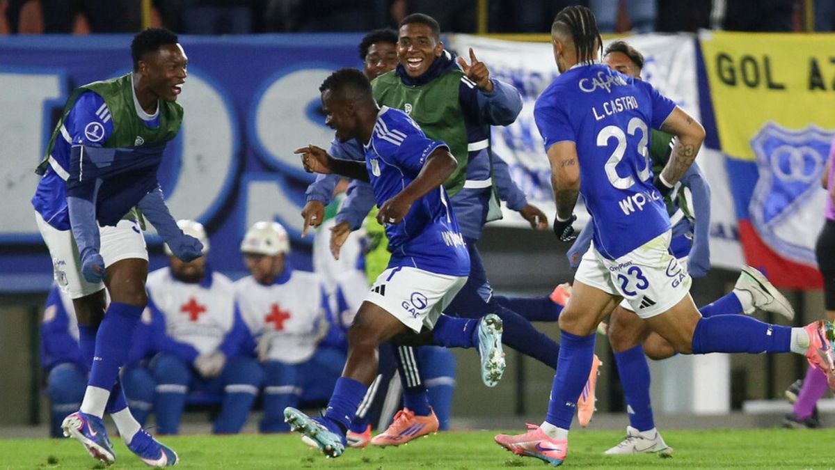 Carlos Darwin Quintero y jugadores de Millonarios celebrando un gol
