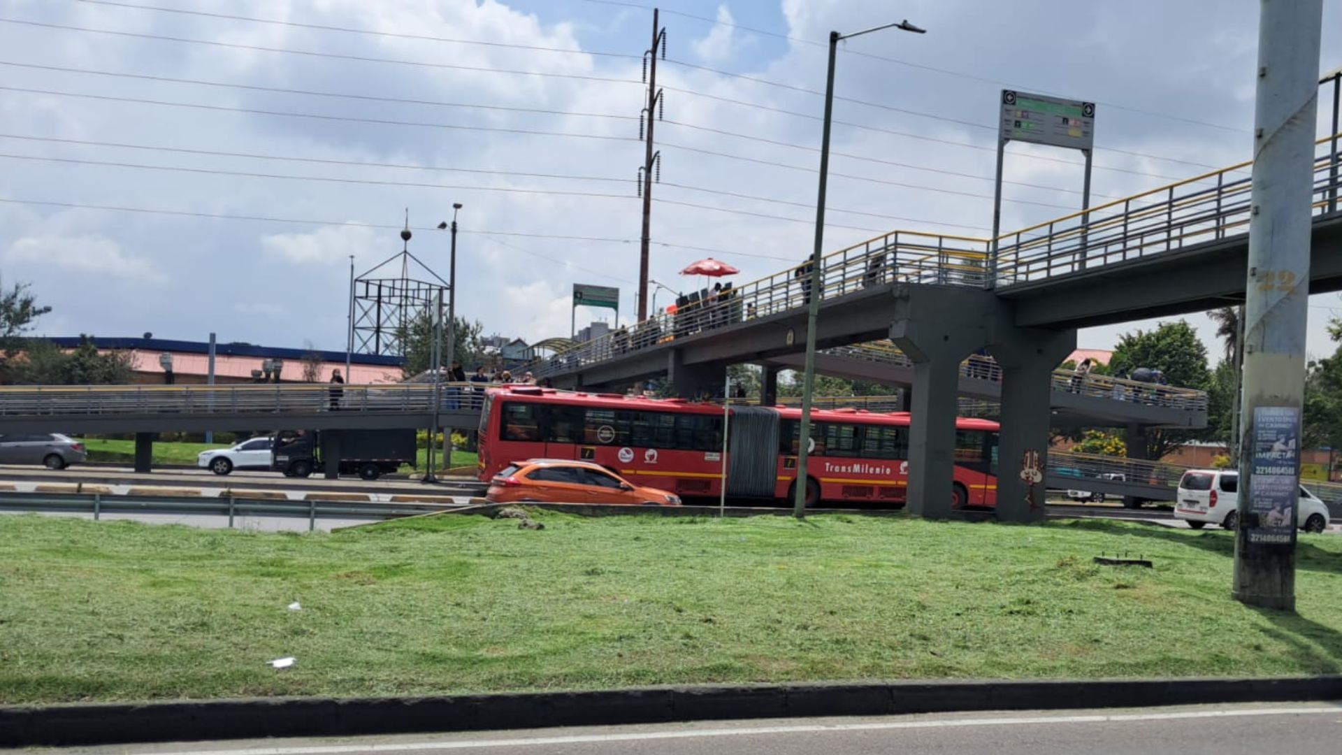 Bus de TransMilenio choca contra puente en la 152
