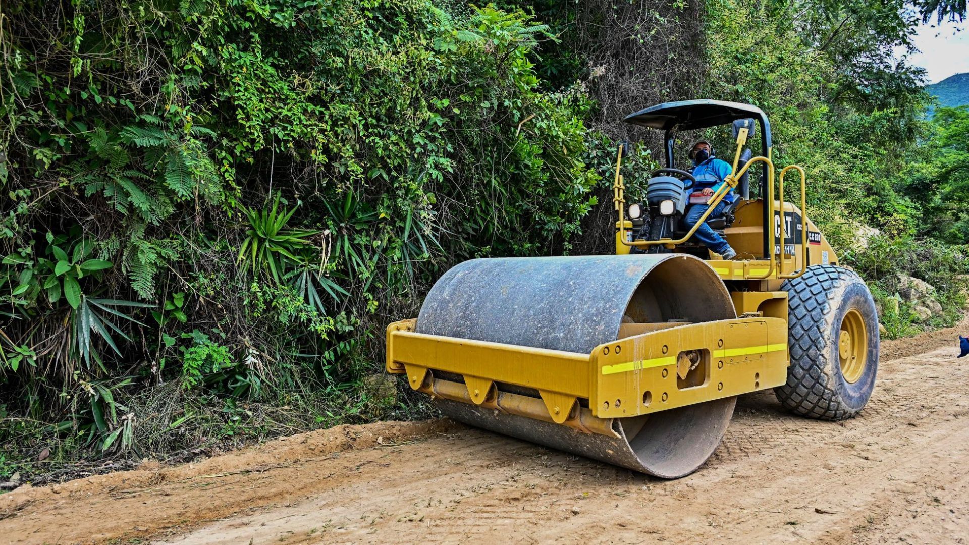 Cundinamarca arregla vía clave para producción del campo