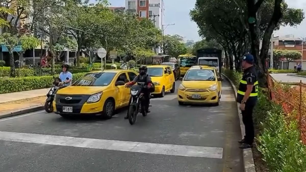 Bucaramanga movilidad taxis semáforo