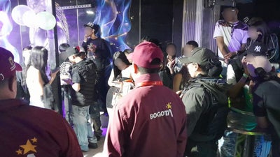 Encontraron a 26 menores tomando en un bar en Kennedy