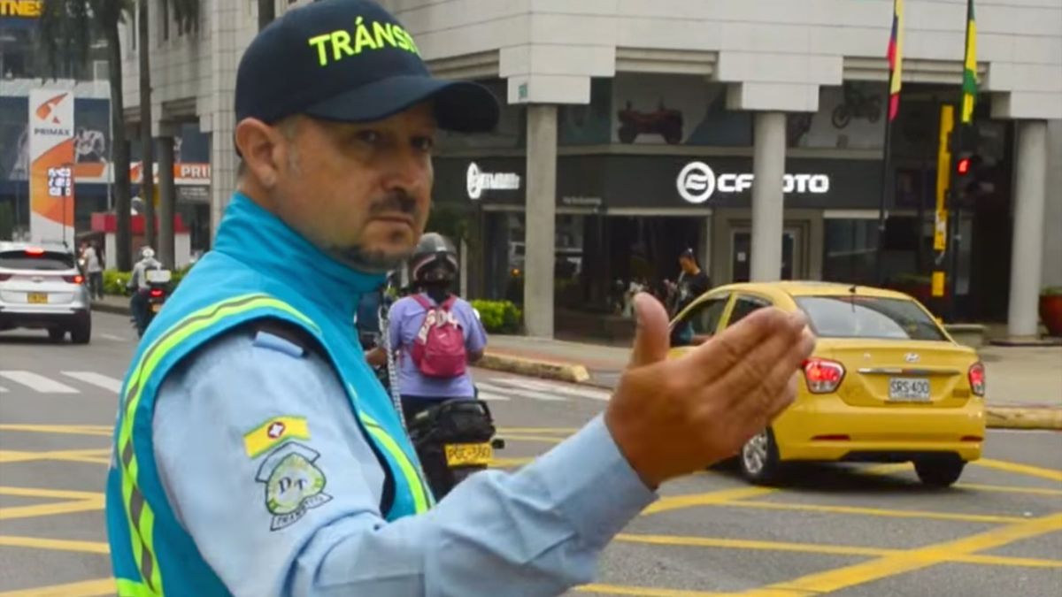 Regulador vial en Bucaramanga - movilidad carrera 27