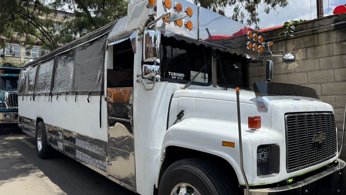 Inmovilizan bus turístico en Medellín con fallas de seguridad