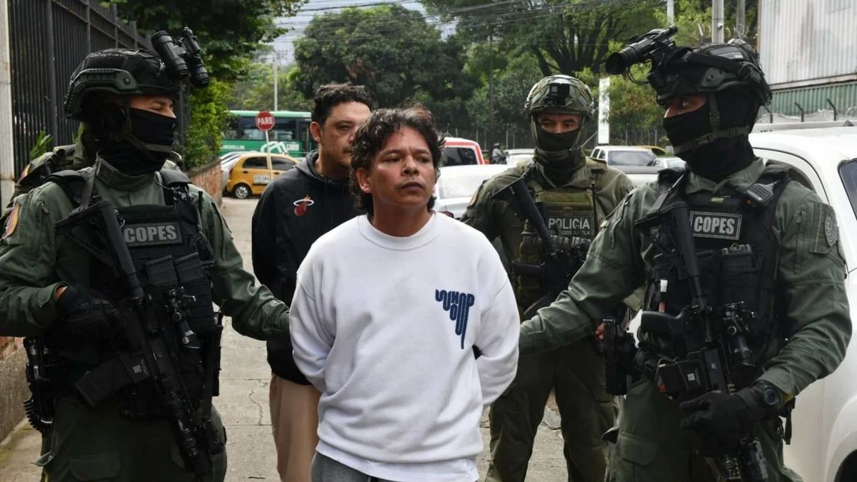 La Policía capturó a alias Alex Mentiras y alias Jonás, presuntos jefes de la Oficina y Los Chatas de Bello