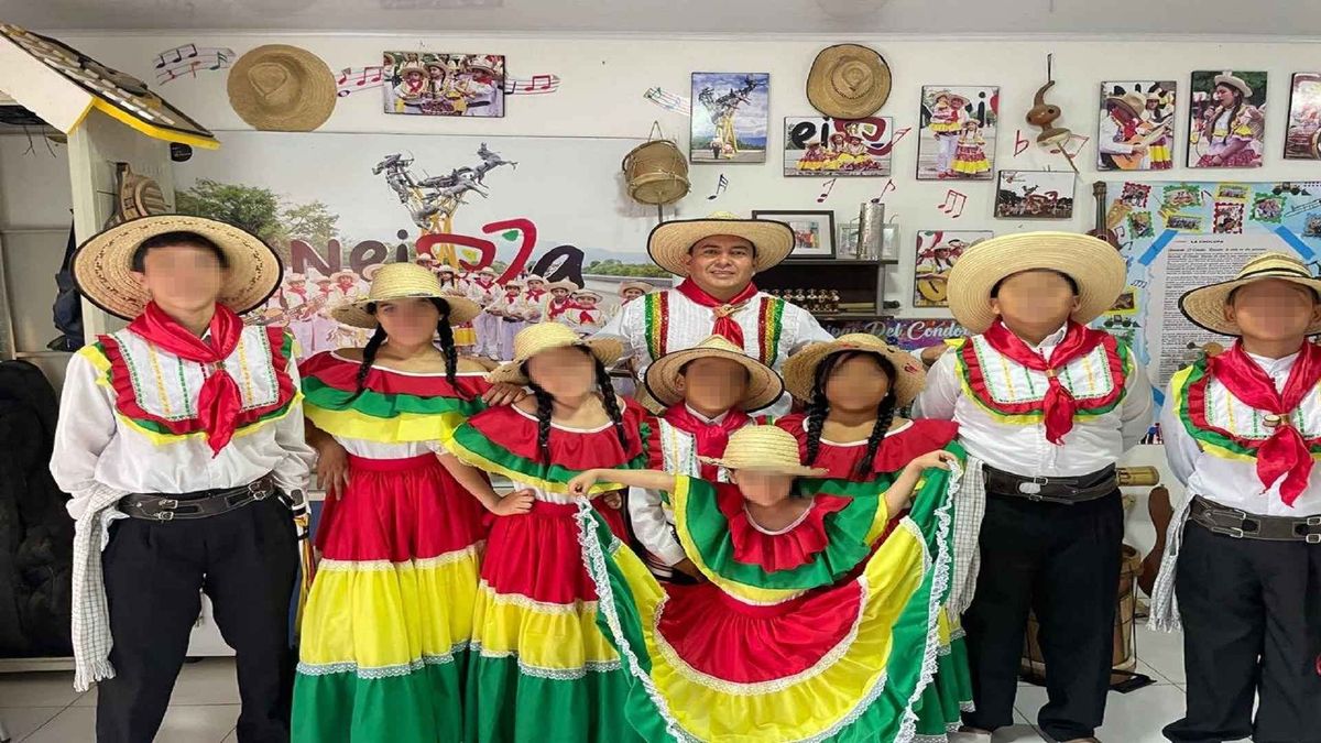 Agrupación folclórica en el Huila