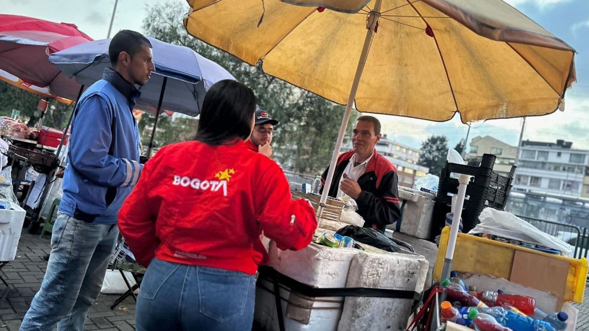 Bogotá formaliza rebusque reglas para trabajar en la calle