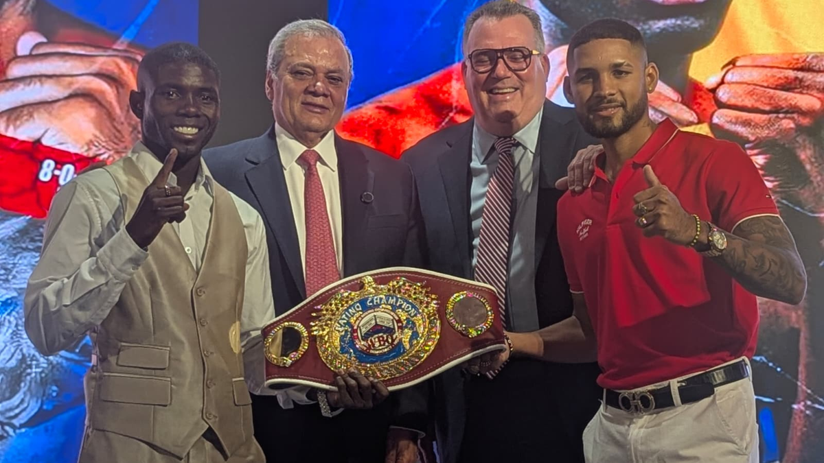 Yuberjen Martínez y el panameño Ángel Bethancourt en presentación de combate internacional