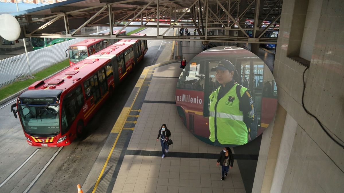 Portal de TransMilenio y guardia de segurida