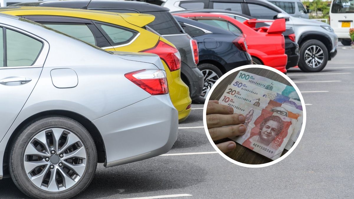 Carros parqueados y billetes colombianos