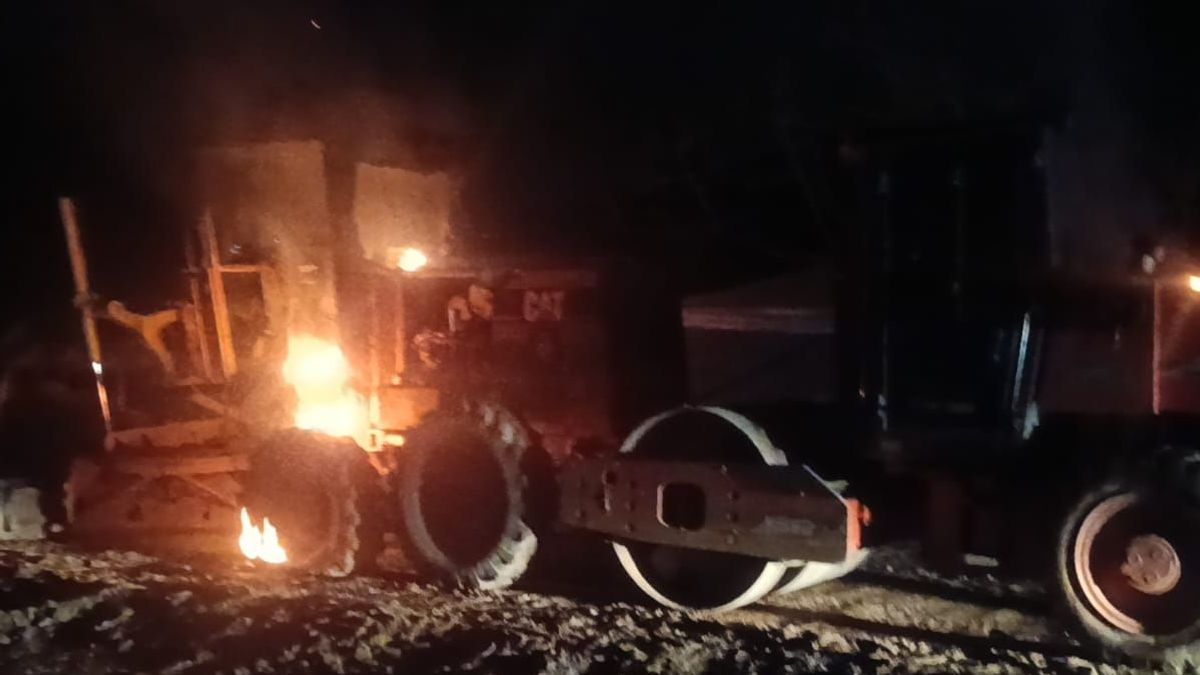 Incineran maquinaria amarilla en N.S